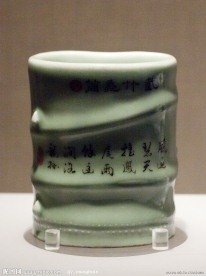 豆青釉粉彩松竹梅纹竹节式笔筒