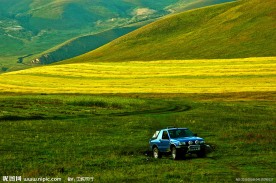 草原 越野车