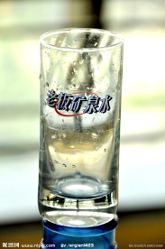 老板矿泉水杯子
