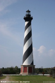 晴朗天空背景灯塔