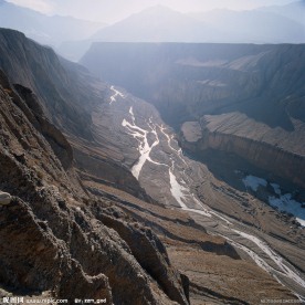 山谷河流