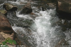 溪水