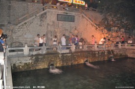 黑虎泉夜景