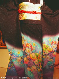 漂亮的花色和服