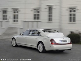 超级豪华白色迈巴赫