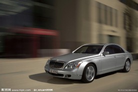 豪华白色迈巴赫