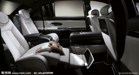迈巴赫奢侈车内