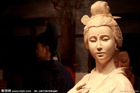 王宝钏塑像