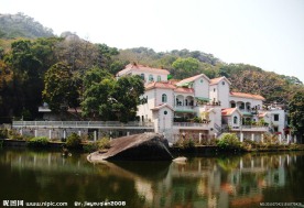 湖边建筑