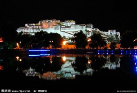 布达拉宫夜景