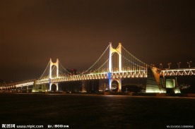 夜色下的桥梁