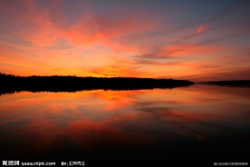 夕阳湖景