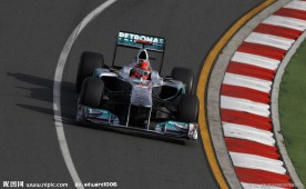 赛场上的F1赛车