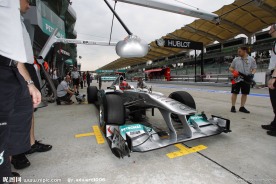 方程式汽车进站