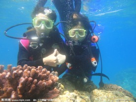 深海潜水海底留影