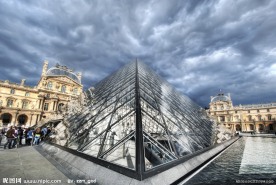 卢浮宫金字塔