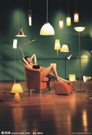 灯具女人沙发
