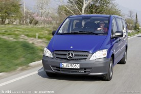 蓝色经典商务面包车