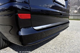 商务轿车车尾特写