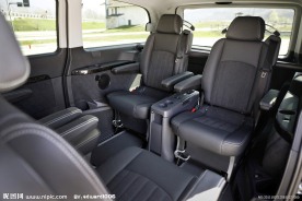 顶级商务车内部