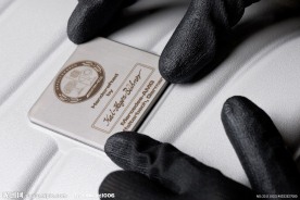 奔驰AMG海鸥翼跑车真皮皮具特写