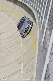 赛车场上的奔驰赛车