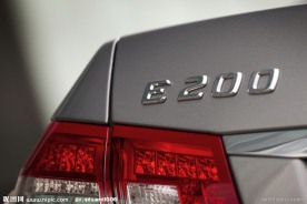 奔驰E200型号豪华轿车