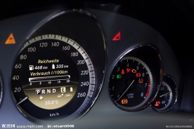 豪华赛车仪表盘