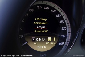 奔驰赛车脉速表特写