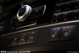 奔驰豪华操控台