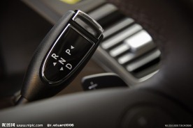 奔驰汽车车灯开关特写