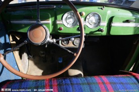 豪华老爷车方向盘特写