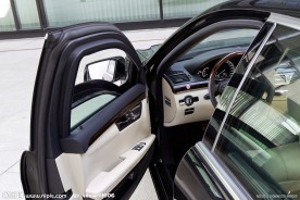 奔驰商务轿车车门