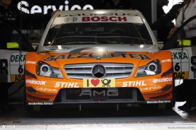 橙黄色奔驰赛车