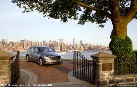 奔驰轿车和私家花园