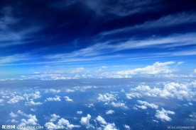 蔚蓝天空