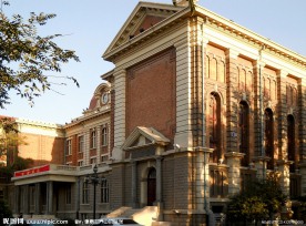 夕阳下的天津外国语学院