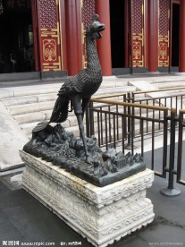 颐和园仁寿殿门口铜凤