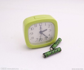 小闹钟 钟 电池