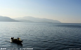 洱海晨渔