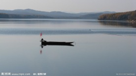 寂静湖面