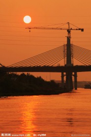 建设中日落长河