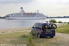 河边 奔驰商务面包车