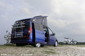 奔驰商务面包车运货