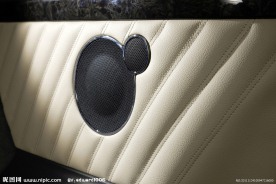 奔驰汽车音响特写