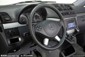 奔驰汽车内景