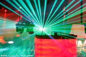 光影闪耀的夜店