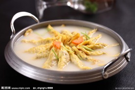浓汤萝卜丝煮蛋角