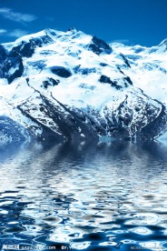 雪山 水面倒影
