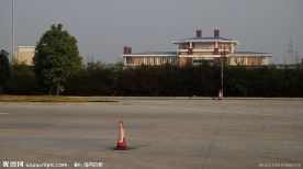 新建的村委会
